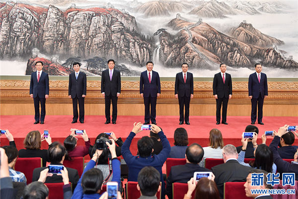 习近平在十九届中共中央政治局常委同中外记者见面时强调  新时代要有新气象更要有新作为  中国人民生活一定会一年更比一年好